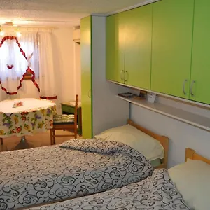 https://studio-pod-lipom.in-istria.net